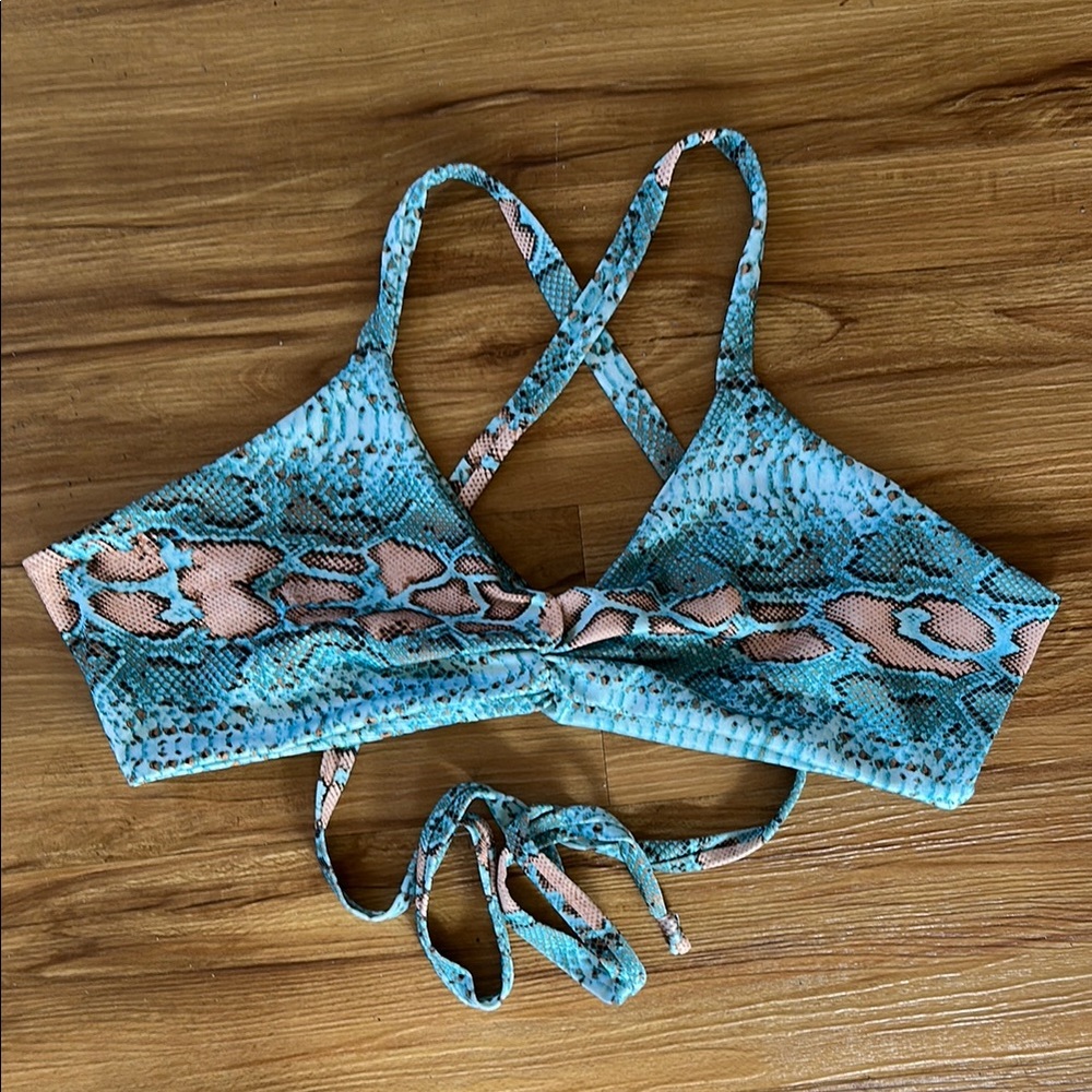 Fused Hawaii Kohanaiki Top: Wild Thing Snake Print in Size XL